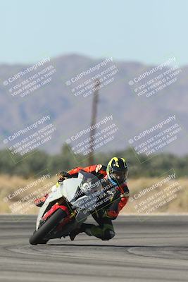 media/Oct-30-2025-Racers Edge (Thu) [[dabbdaf680]]/3-B Group/Session 4 Turn 16/